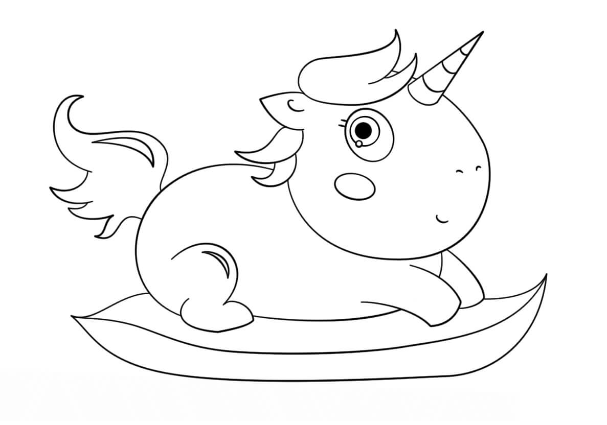 Unicorn Gemuk Lucu di Daun