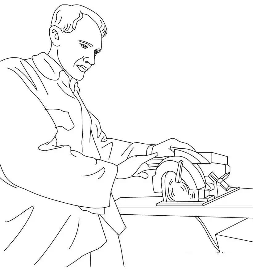 Tukang kayu memegang mesin pemotong